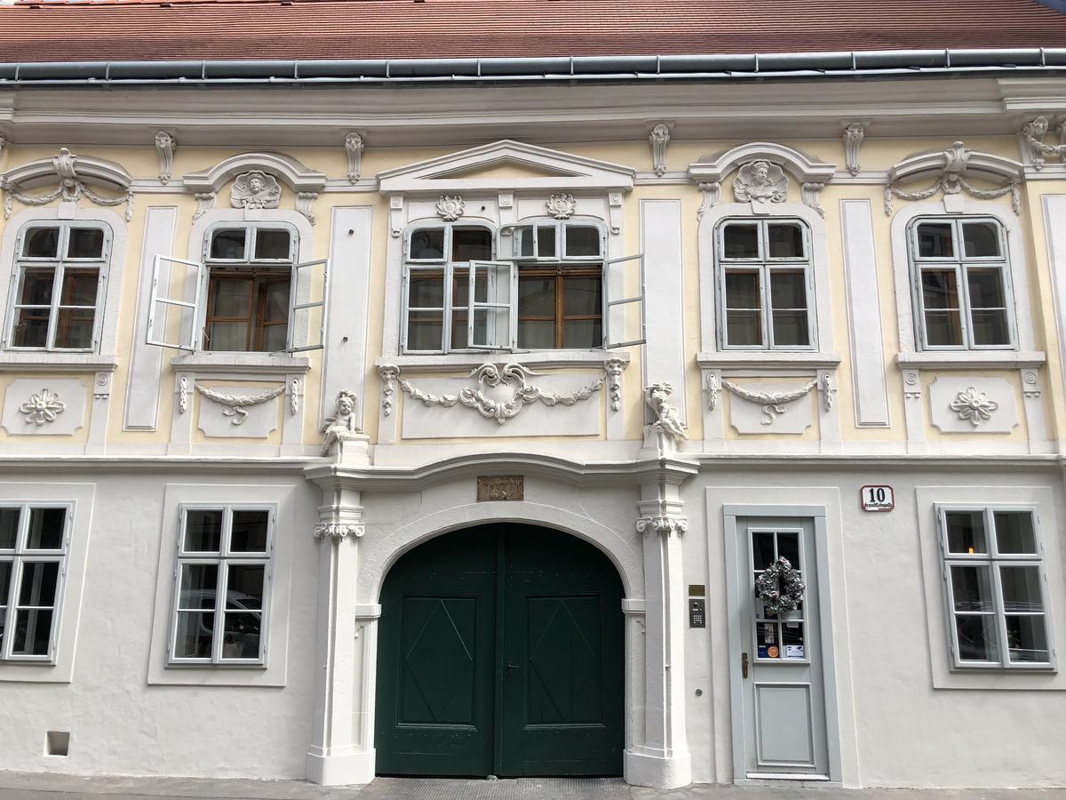 Boutique Hostel Zum Goldenen Kegel Wien Eksteriør billede