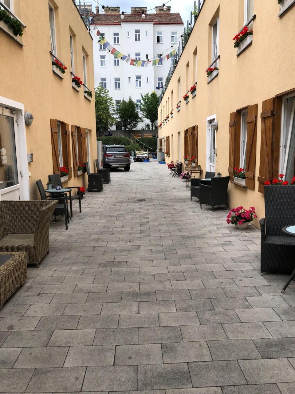 Boutique Hostel Zum Goldenen Kegel Wien Eksteriør billede