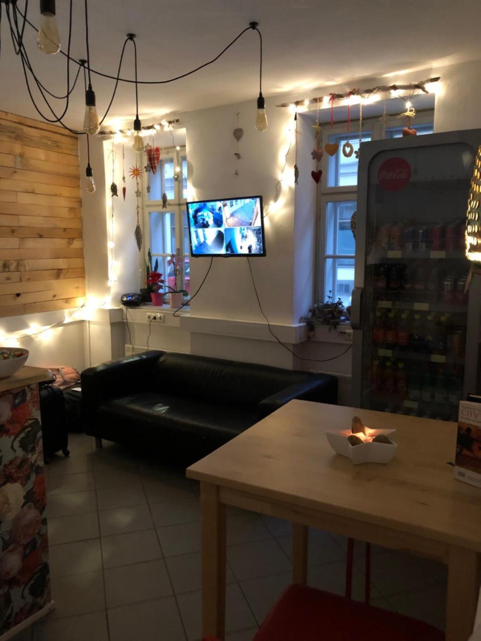 Boutique Hostel Zum Goldenen Kegel Wien Eksteriør billede